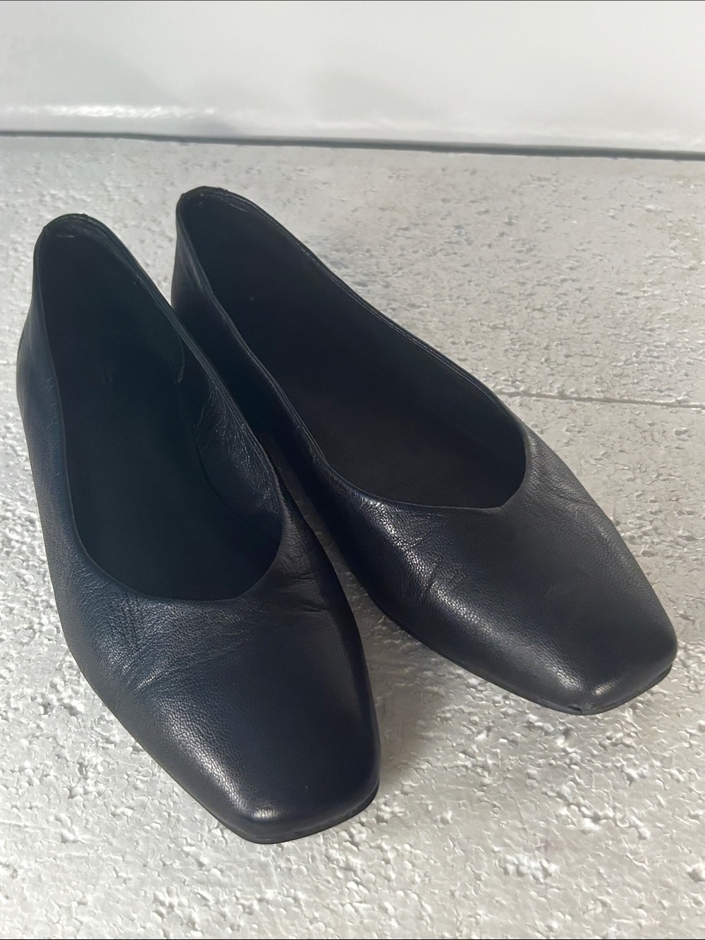 Frye SZ 9 Black Leather Ballet Flats Timeless Closet Staple Minimalist Academia - Picture 1 of 10